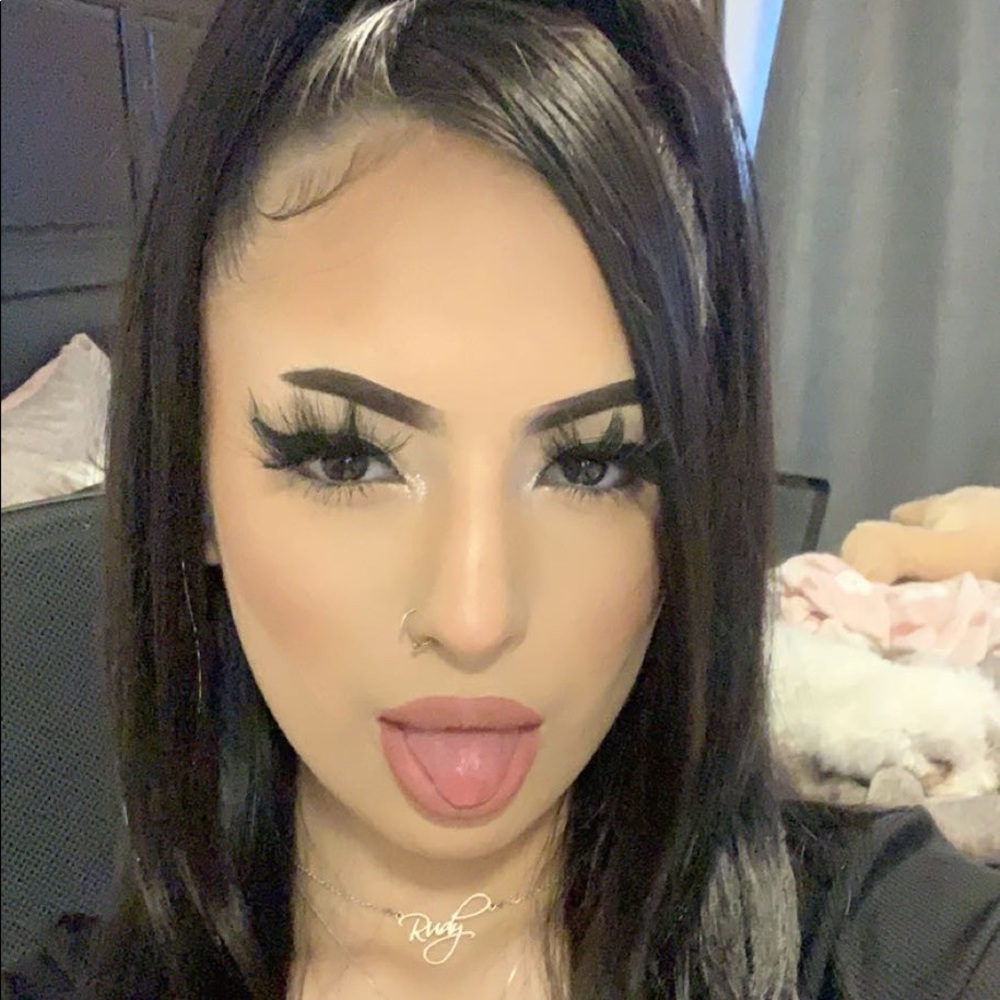 Meet your Posher, Leslie